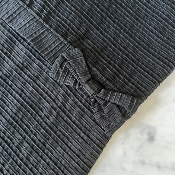 Vintage 60s Textured Black Sleeveless Shift Dress with Big Bow Detail / Small - Picture 8 of 10